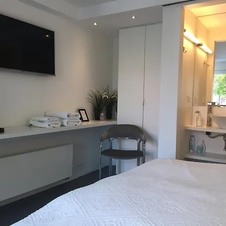 Poppies , Free Parking Gasthof 4*