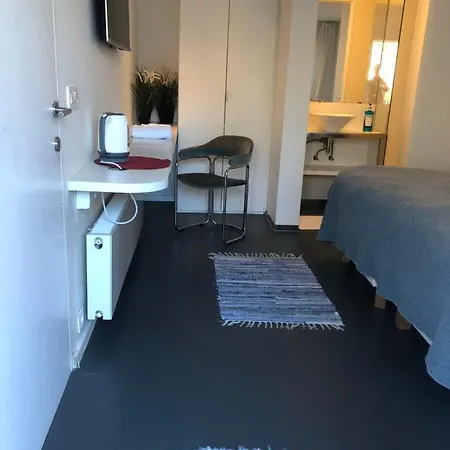 Poppies , Free Parking