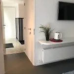 Poppies , Free Parking 4*