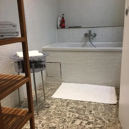 Poppies , Free Parking 招待所 4*