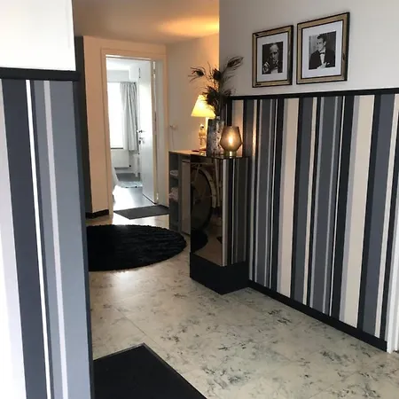 Poppies , Free Parking 招待所