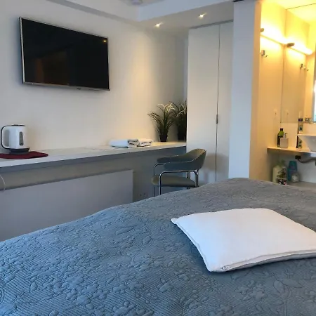 Guest house Poppies, Free Parking, No Bikes Inside Ostend