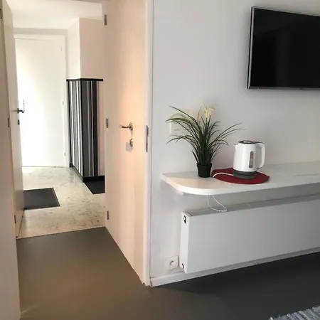 Poppies , Free Parking 4*