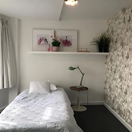 Guesthouse Poppies, Free Parking, No Bikes Inside